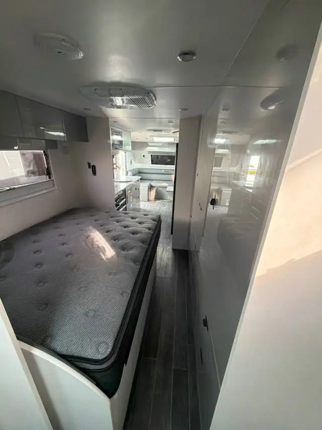 USED 2025 EMPIRE LUXOR 24′