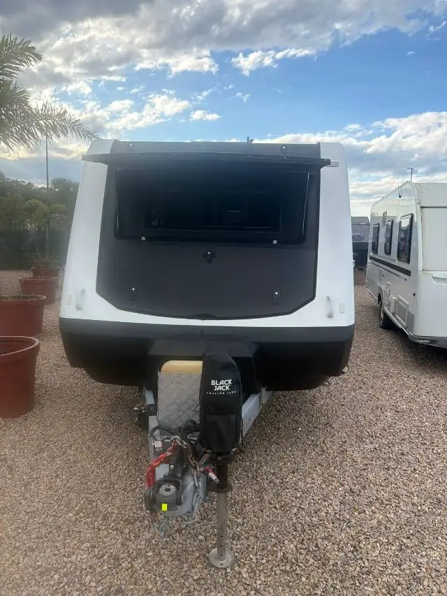 https://media-caravea.syd1.digitaloceanspaces.com/caravans/33EC21747/image-1.webp?q=BbOIhaOu8l