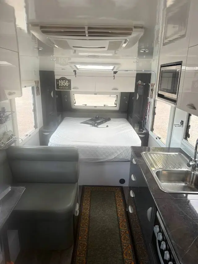 https://media-caravea.syd1.digitaloceanspaces.com/caravans/33EC21747/image-8.webp?q=S1Efut4WLa