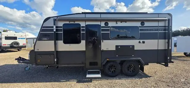 https://media-caravea.syd1.digitaloceanspaces.com/caravans/33EC21849/image-1.webp?q=nIiTOAOTpO