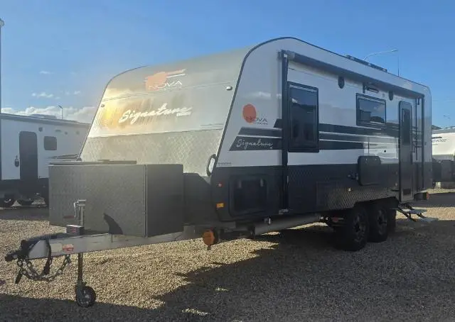 USED 2019 NOVA SIGNITURE 680