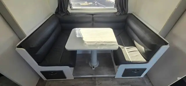 USED 2019 NOVA SIGNITURE 680
