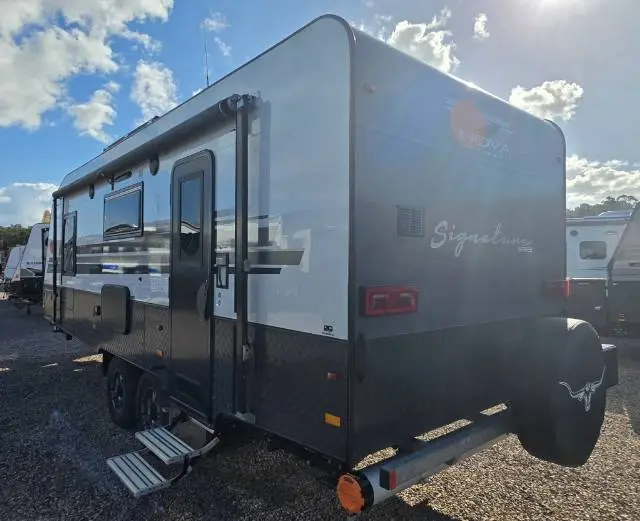 USED 2019 NOVA SIGNITURE 680