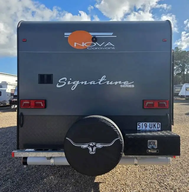 USED 2019 NOVA SIGNITURE 680
