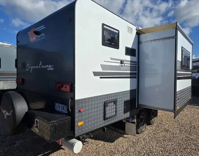 USED 2019 NOVA SIGNITURE 680