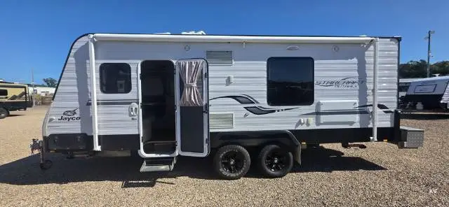 USED 2017 JAYCO STARCRAFT OUTBACK SLIDE OUT