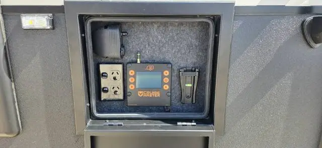 https://media-caravea.syd1.digitaloceanspaces.com/caravans/33EC22562/image-3.webp?q=bwmnKLSagd