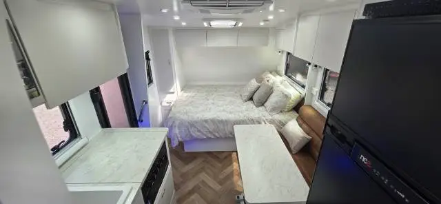 NEW 2026 RESORT RV WHITEHAVEN 18′ F2