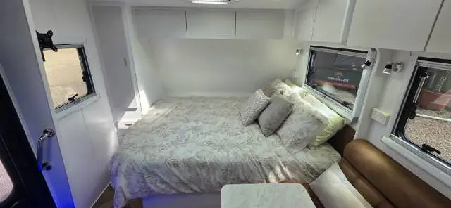 NEW 2026 RESORT RV WHITEHAVEN 18′ F2