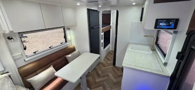 NEW 2026 RESORT RV WHITEHAVEN 18′ F2