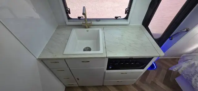 NEW 2026 RESORT RV WHITEHAVEN 18′ F2