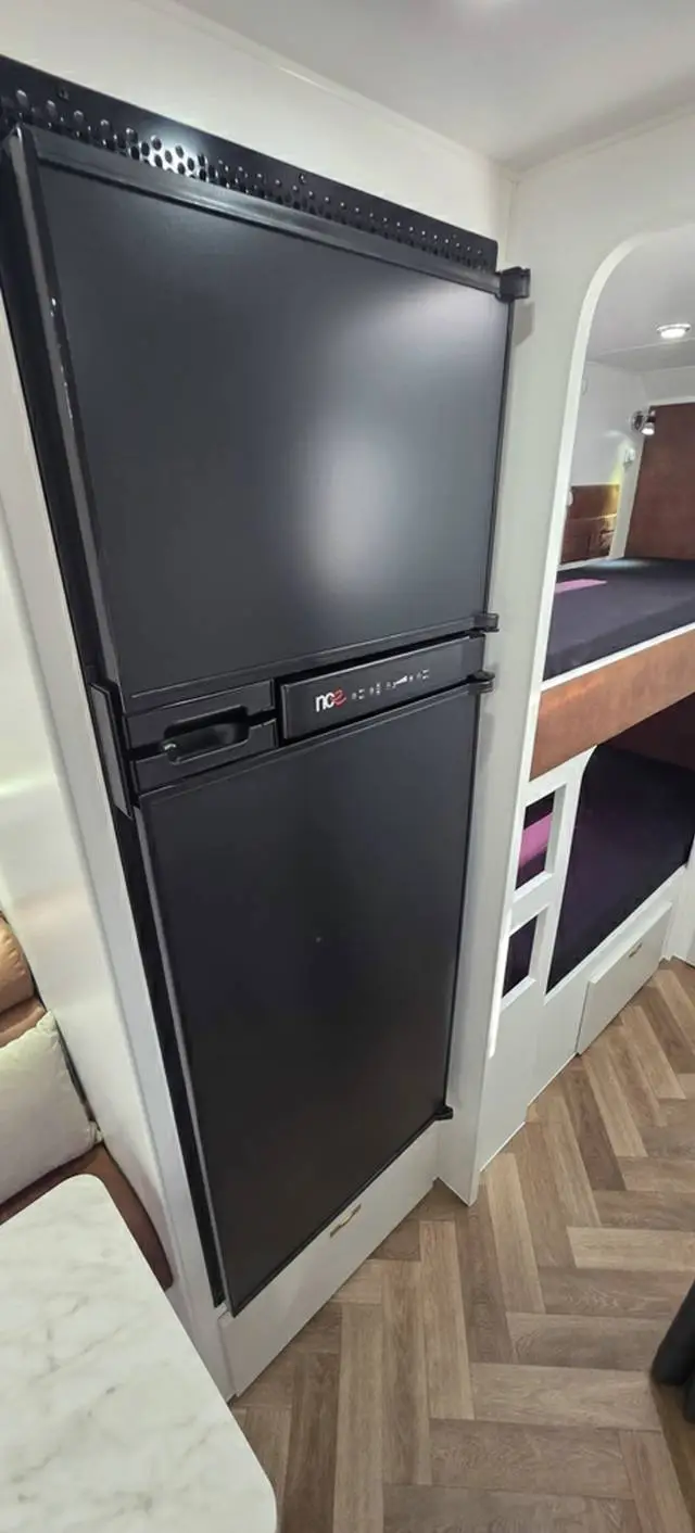 NEW 2026 RESORT RV WHITEHAVEN 18′ F2