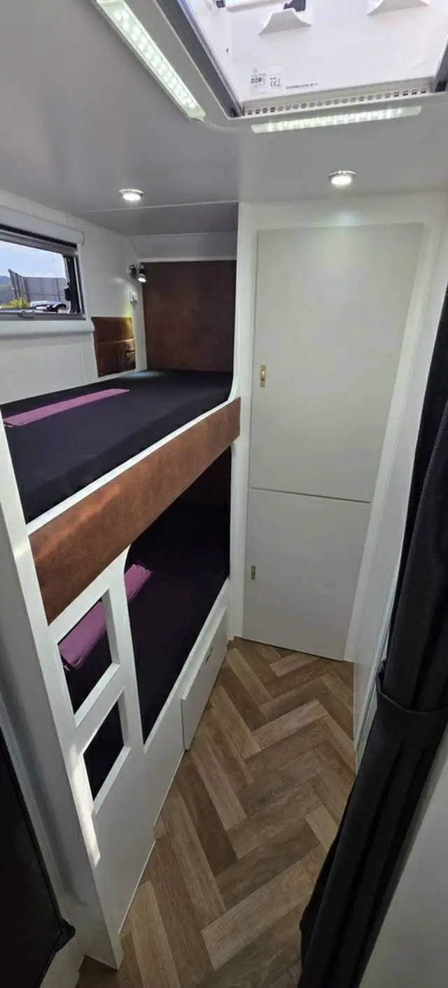 NEW 2026 RESORT RV WHITEHAVEN 18′ F2