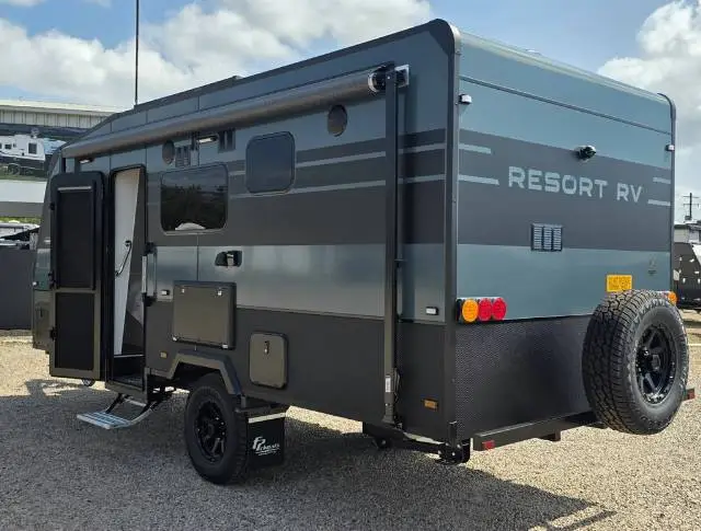 NEW 2026 RESORT RV WHITEHAVEN 18′ F2