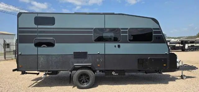 NEW 2026 RESORT RV WHITEHAVEN 18′ F2