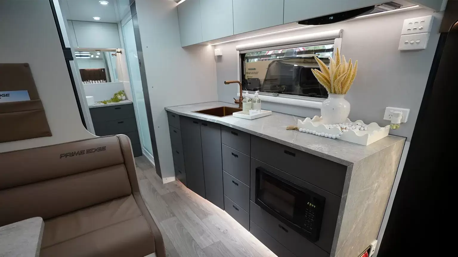 Odyssey ATX interior image 3