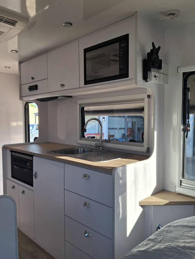 NEW 2025 NEWGEN CARAVANS NGB 19 CARAVAN 1 AXLE