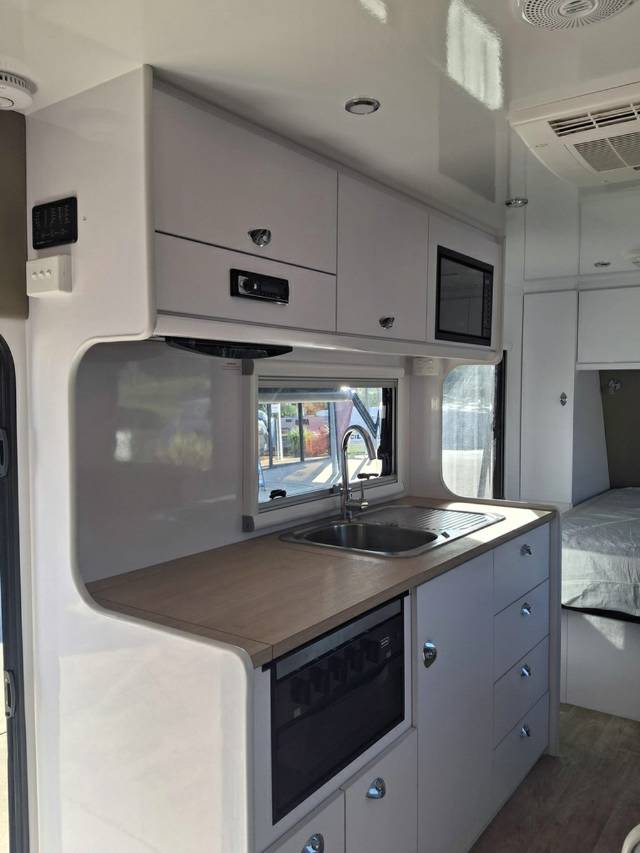 NEW 2025 NEWGEN CARAVANS NGB 19 CARAVAN 1 AXLE