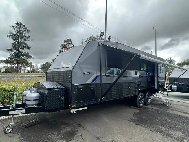 https://media-caravea.syd1.digitaloceanspaces.com/caravans/35EC21629/image-0.webp?q=rMVsFBr3eT