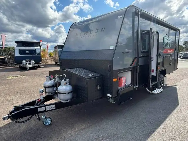 https://media-caravea.syd1.digitaloceanspaces.com/caravans/35EC21630/image-0.webp?q=J5CLackMvl
