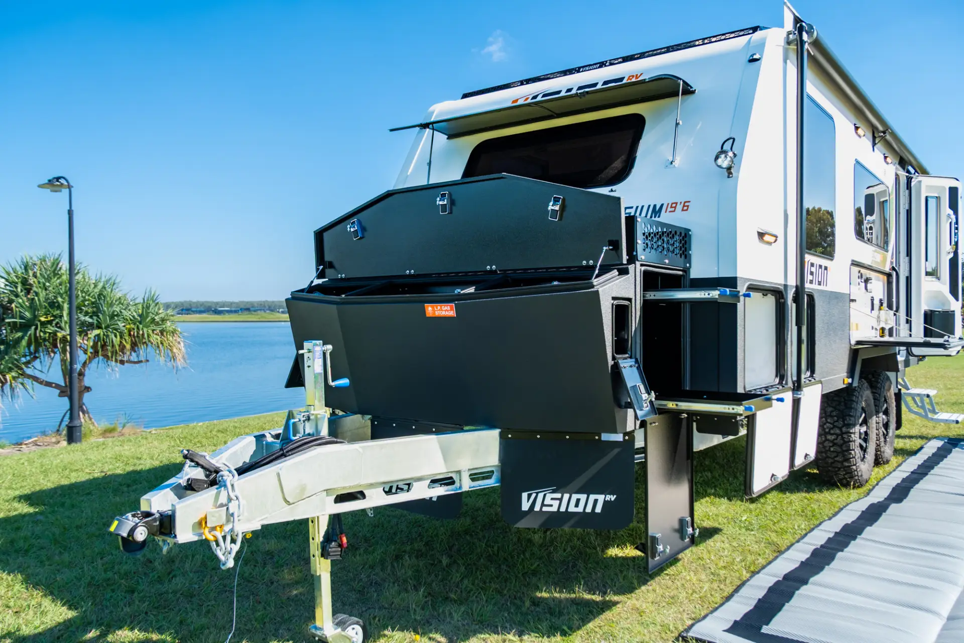 2026 Vision RV Elysium 19'6 Couples — photo 18
