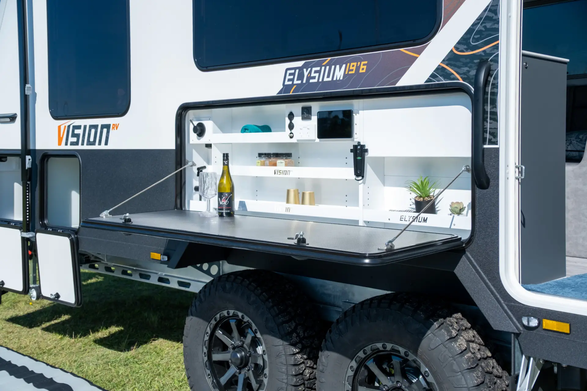 2026 Vision RV Elysium 19'6 Couples — photo 25