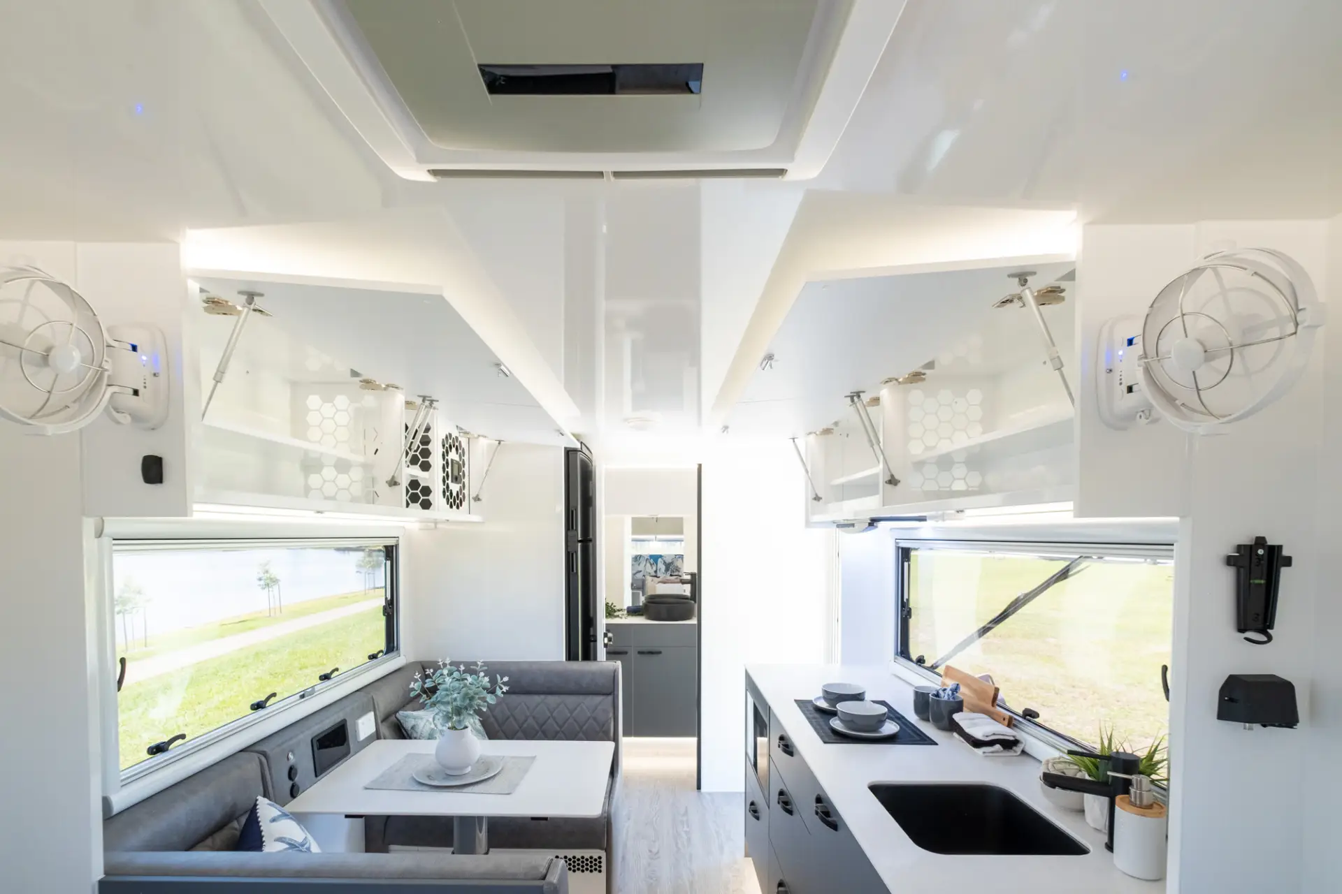 2026 Vision RV Elysium 19'6 Couples — photo 37