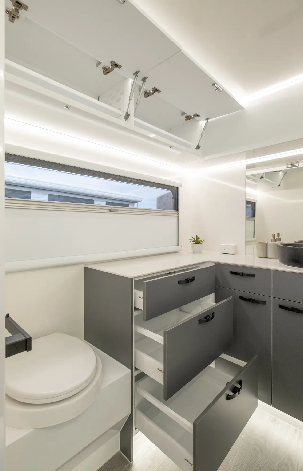 2025 Vision RV Elysium 21'6 Couples — photo 33