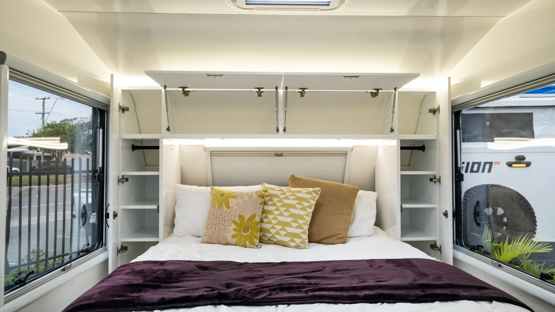 2025 Vision RV Elysium 21'6 Couples — photo 36
