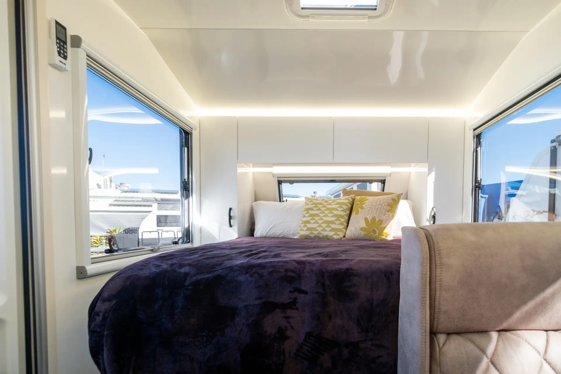 2025 Vision RV Elysium 21'6 Couples — photo 23
