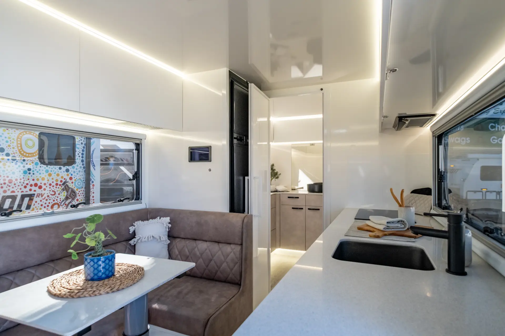 2025 Vision RV Elysium 21'6 Couples — photo 26