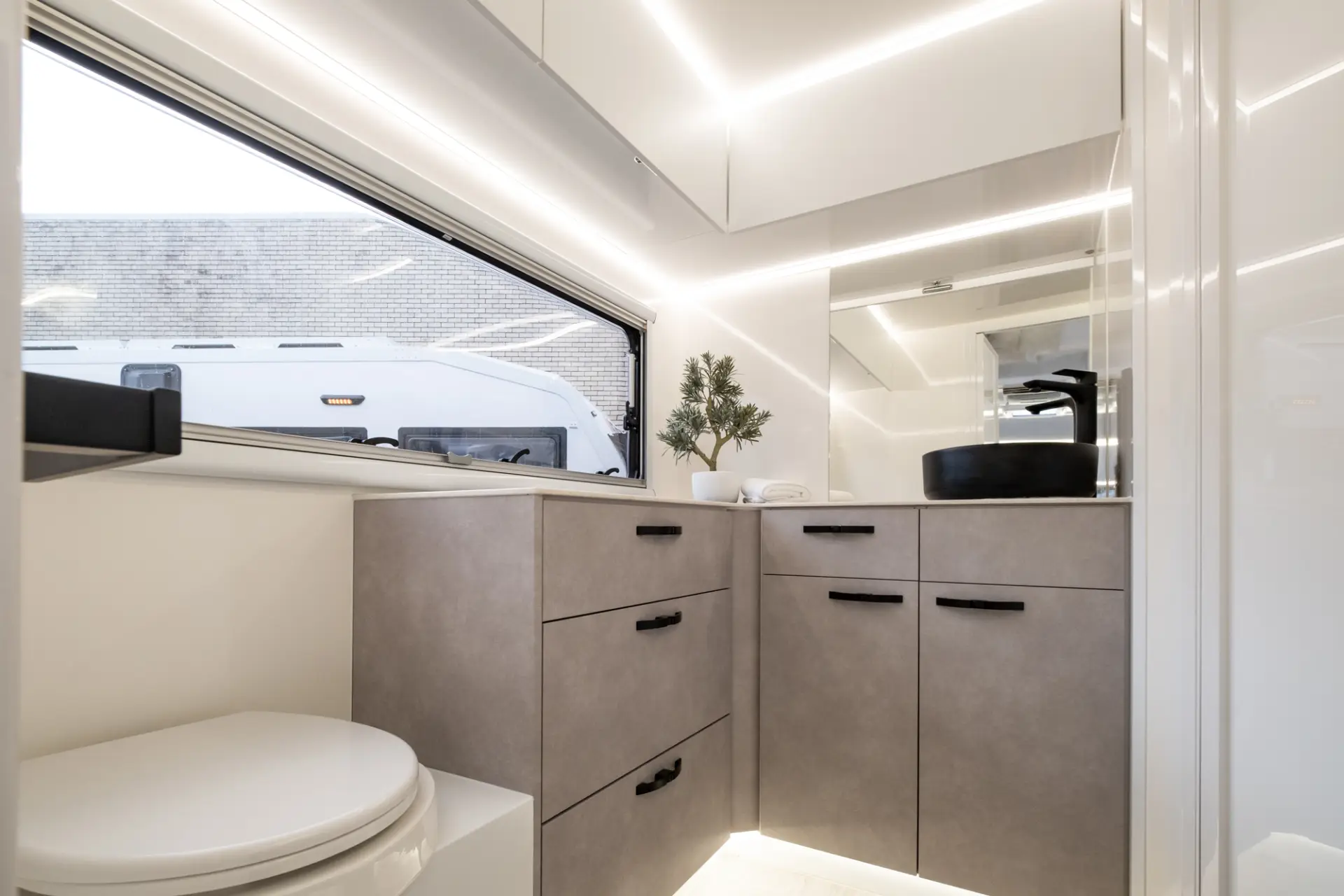 2025 Vision RV Elysium 21'6 Couples — photo 27