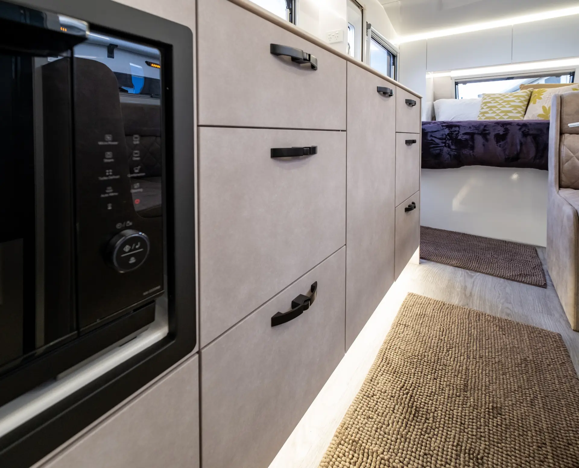 2025 Vision RV Elysium 21'6 Couples — photo 29