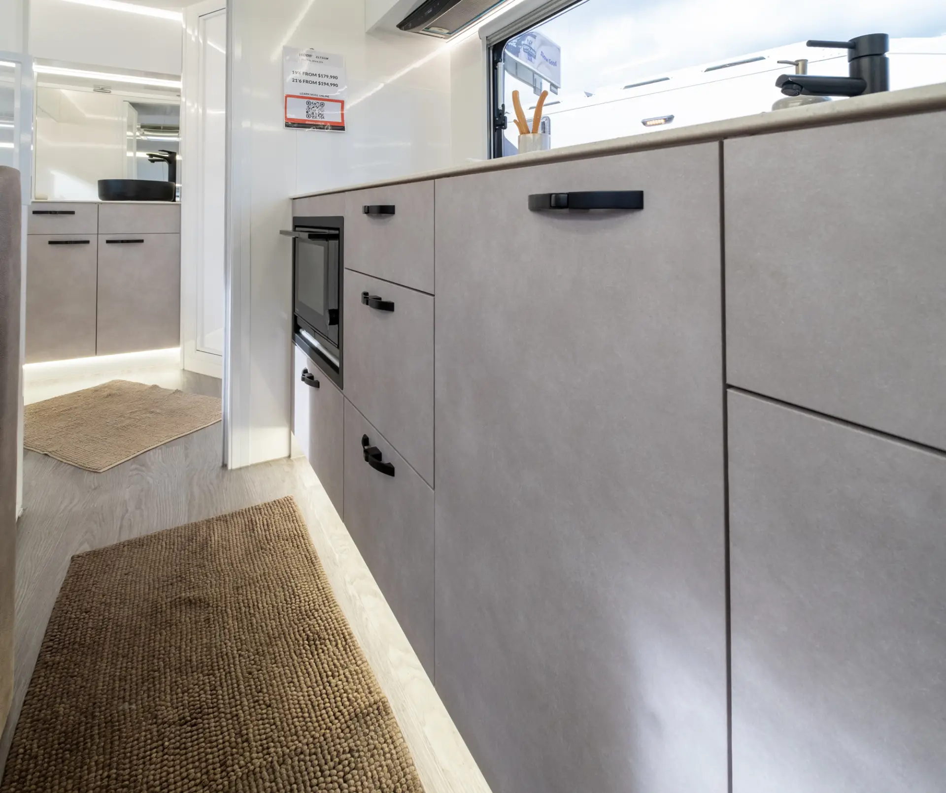 2025 Vision RV Elysium 21'6 Couples — photo 30