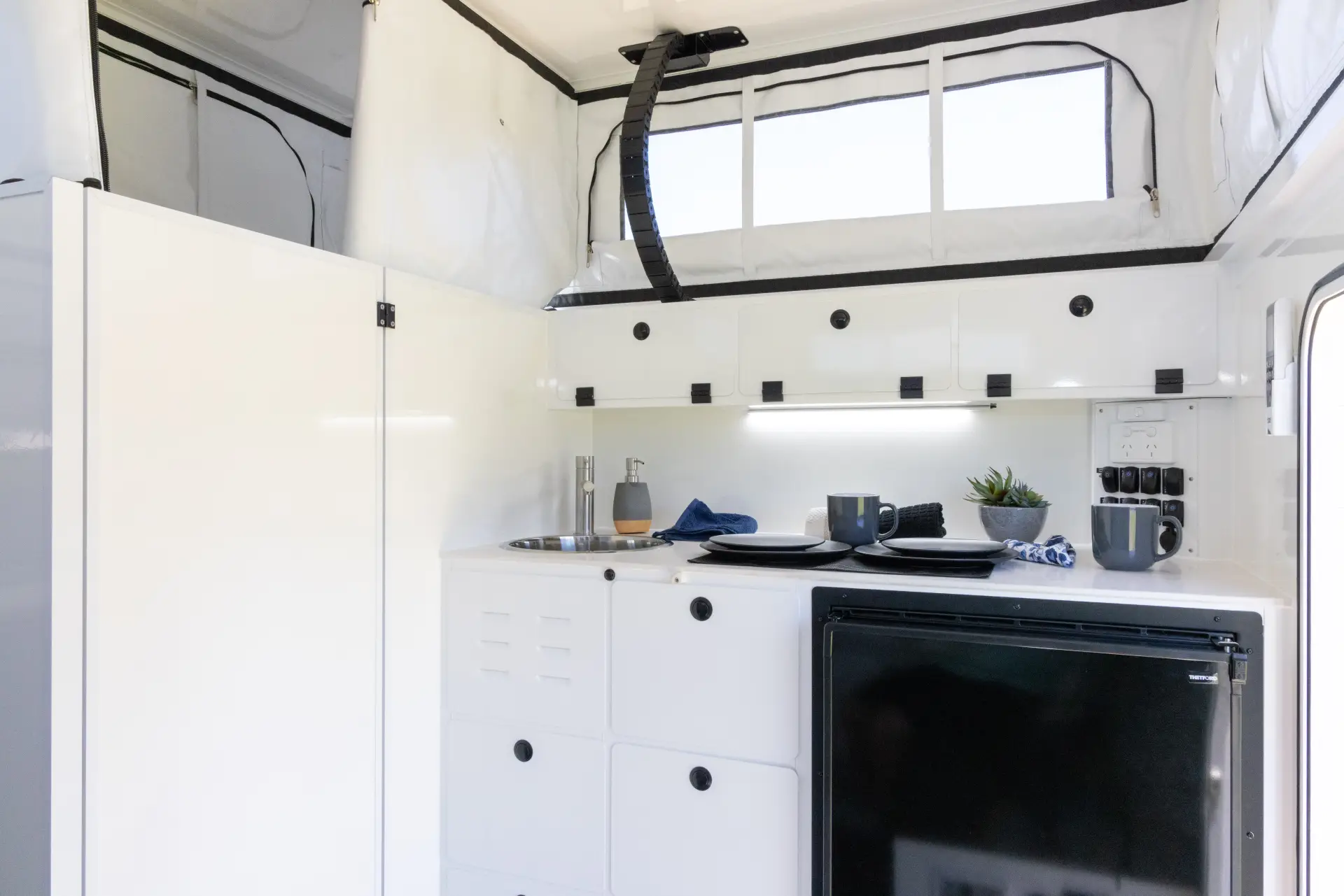 2026 Vision RV Nirvana 14 Hybrid — photo 22