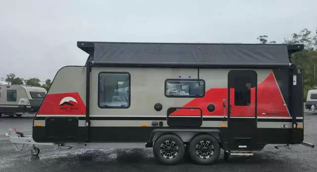 https://media-caravea.syd1.digitaloceanspaces.com/caravans/6EC13377/image-1.webp?q=bSM474olce