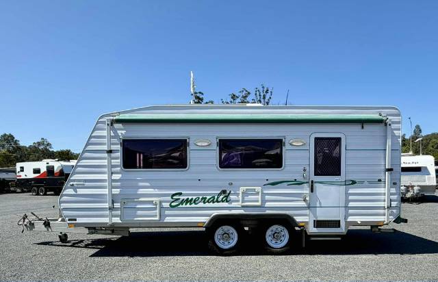 USED 2009 SUNLAND EMERALD SINGLE BEDS CARAVAN 2 AXLE