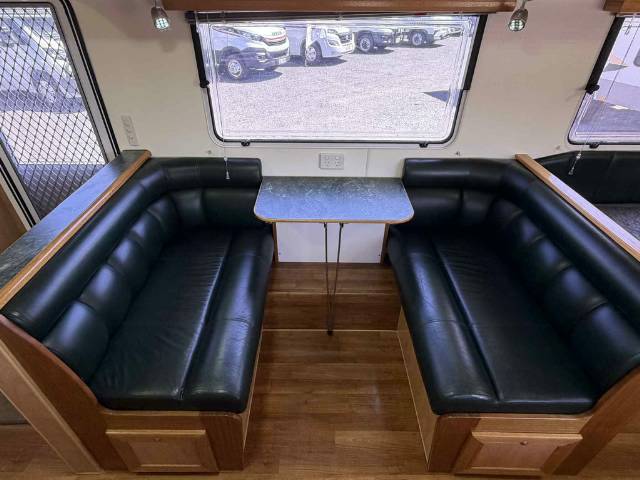 USED 2009 SUNLAND EMERALD SINGLE BEDS CARAVAN 2 AXLE