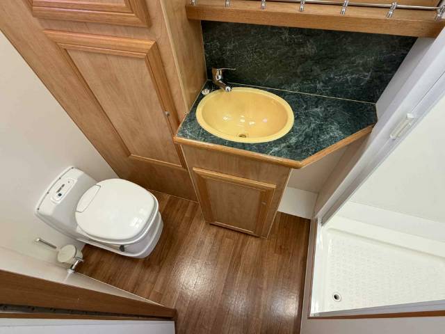 USED 2009 SUNLAND EMERALD SINGLE BEDS CARAVAN 2 AXLE