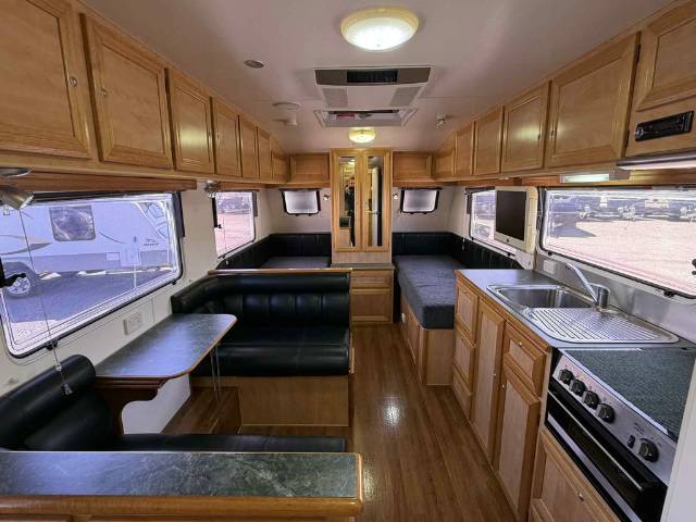 USED 2009 SUNLAND EMERALD SINGLE BEDS CARAVAN 2 AXLE