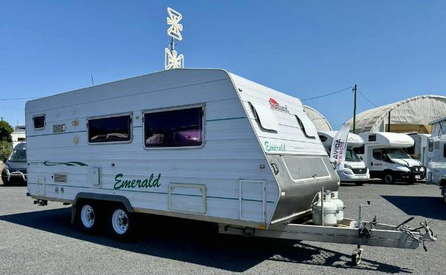 USED 2009 SUNLAND EMERALD SINGLE BEDS CARAVAN 2 AXLE