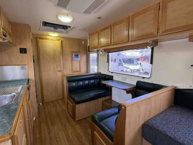 USED 2009 SUNLAND EMERALD SINGLE BEDS CARAVAN 2 AXLE