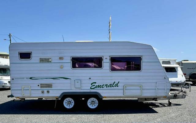 USED 2009 SUNLAND EMERALD SINGLE BEDS CARAVAN 2 AXLE