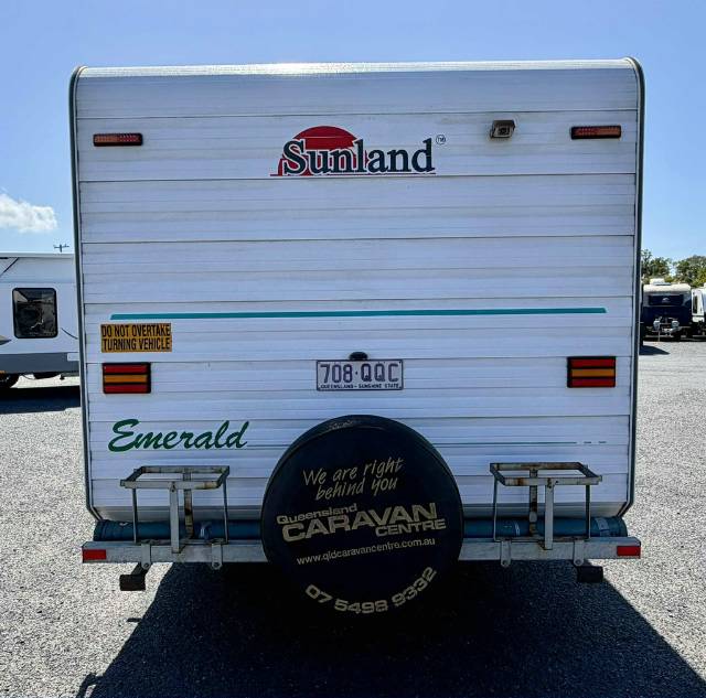 USED 2009 SUNLAND EMERALD SINGLE BEDS CARAVAN 2 AXLE