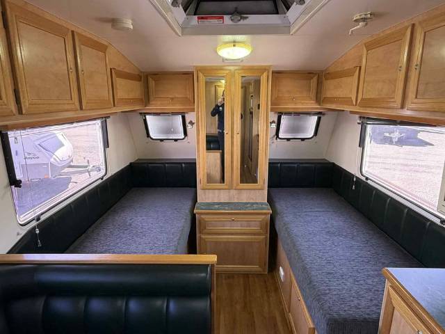 USED 2009 SUNLAND EMERALD SINGLE BEDS CARAVAN 2 AXLE