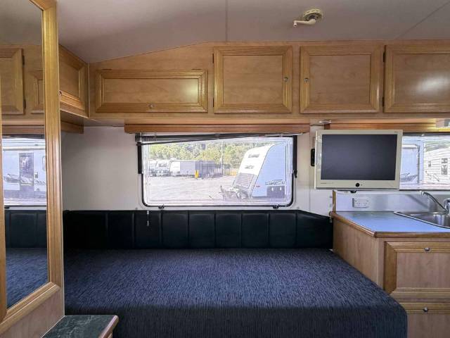 USED 2009 SUNLAND EMERALD SINGLE BEDS CARAVAN 2 AXLE