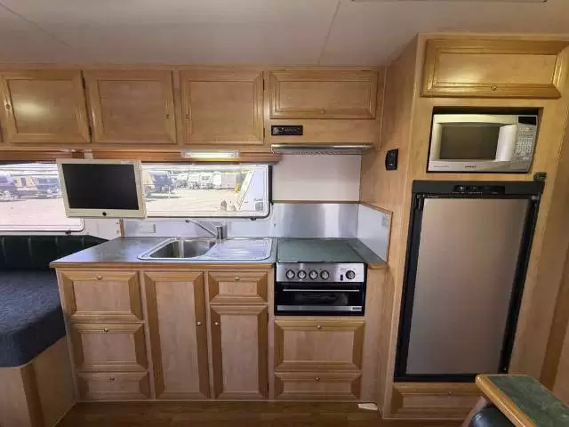 USED 2009 SUNLAND EMERALD SINGLE BEDS