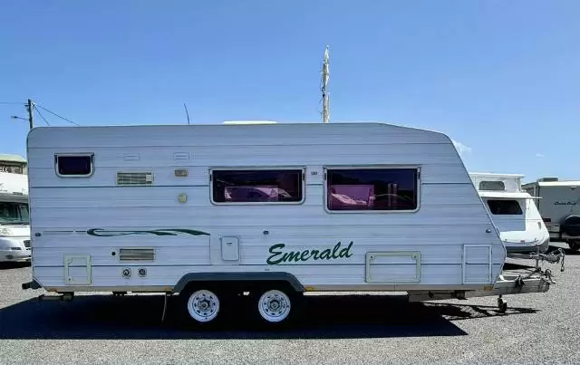 USED 2009 SUNLAND EMERALD SINGLE BEDS