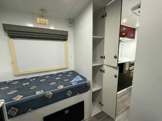 USED 2018 NEXTGEN BLACKLINE SINGLE BEDS CARAVAN 2 AXLE