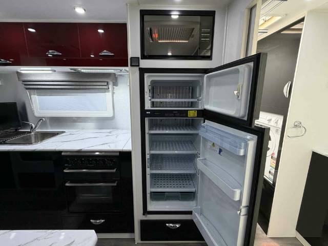 USED 2018 NEXTGEN BLACKLINE SINGLE BEDS CARAVAN 2 AXLE